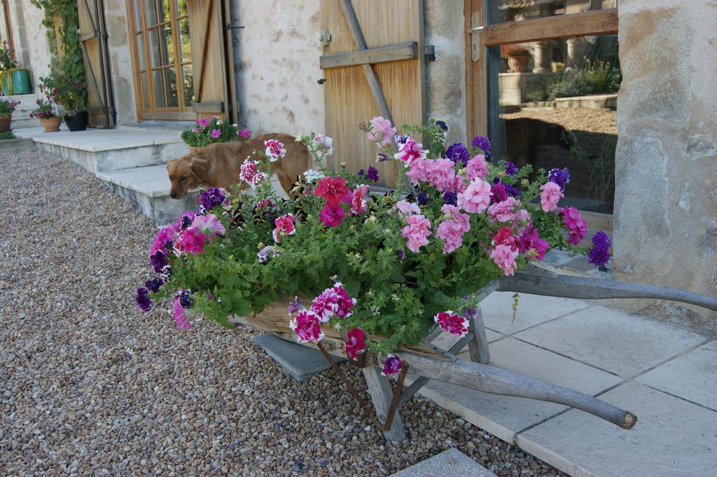 Bed and Breakfast Paul'S Barn In France à Nantiat Extérieur photo