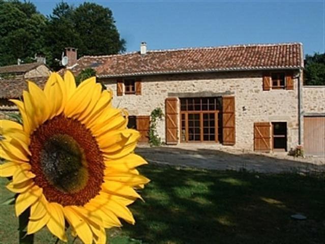 Bed and Breakfast Paul'S Barn In France à Nantiat Extérieur photo